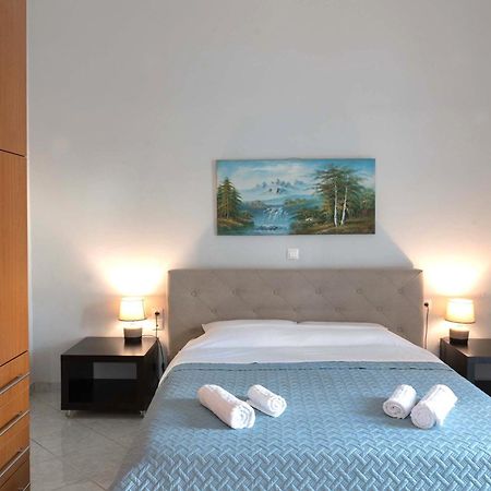Private Spacious Apartment Atena Exterior foto