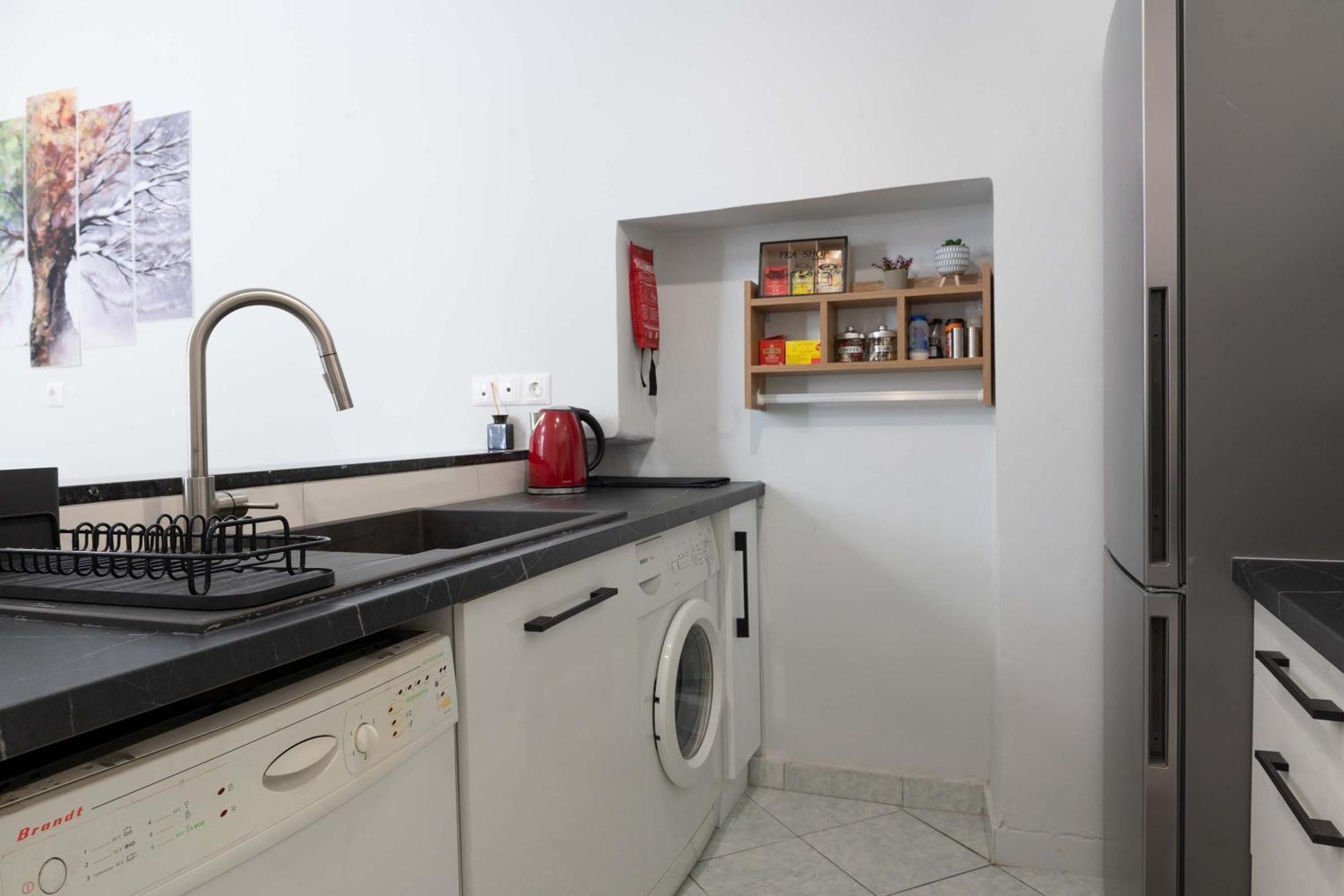 Private Spacious Apartment Atena Exterior foto
